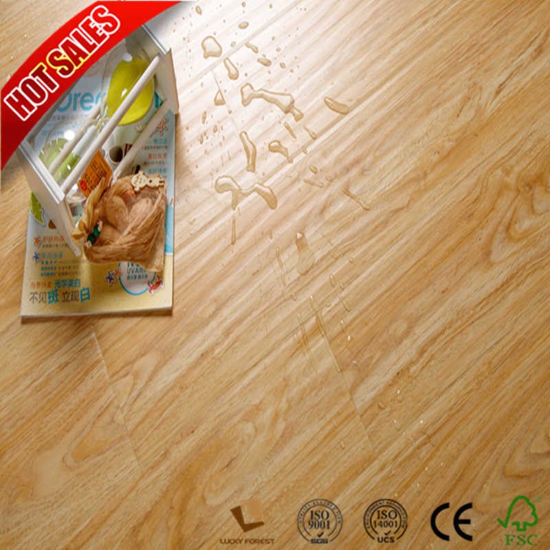 China Water-Proof Laminate Flooring with Medium Embossed