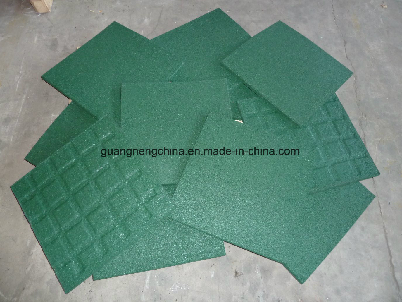 30mm Thick Rubber Flooring Tiles Wear-Resistant Rubber Tile