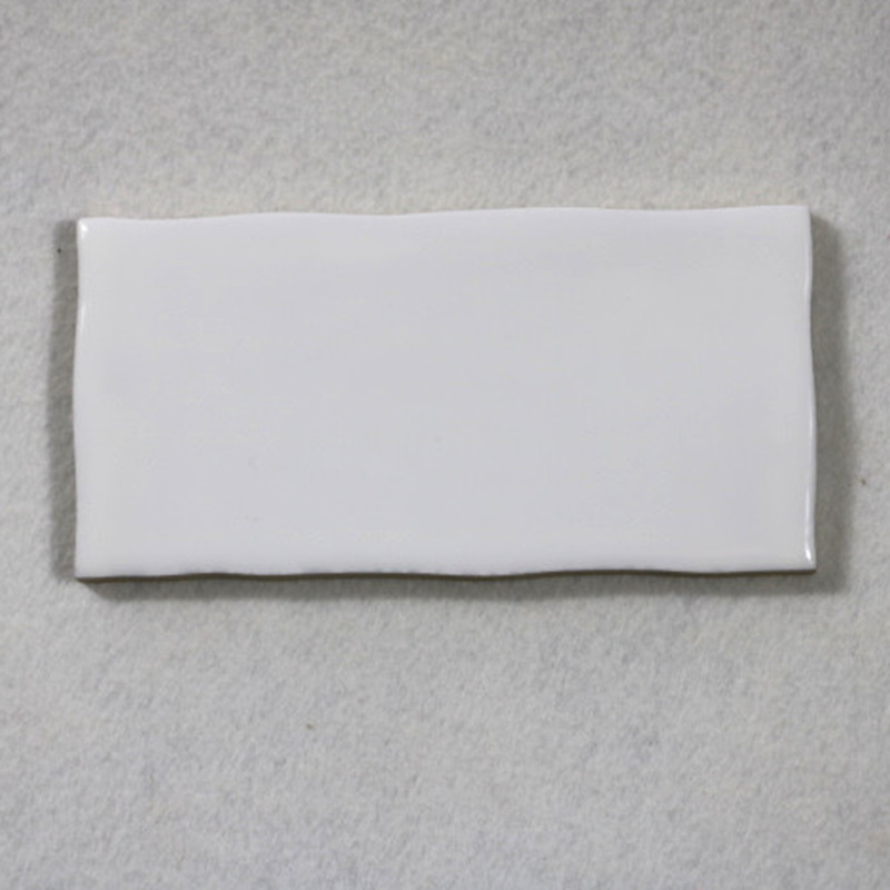 75X150 White Color Waved Edge Irregular Surface Polished Ceramic Wall Facing Tile (UM751500L)