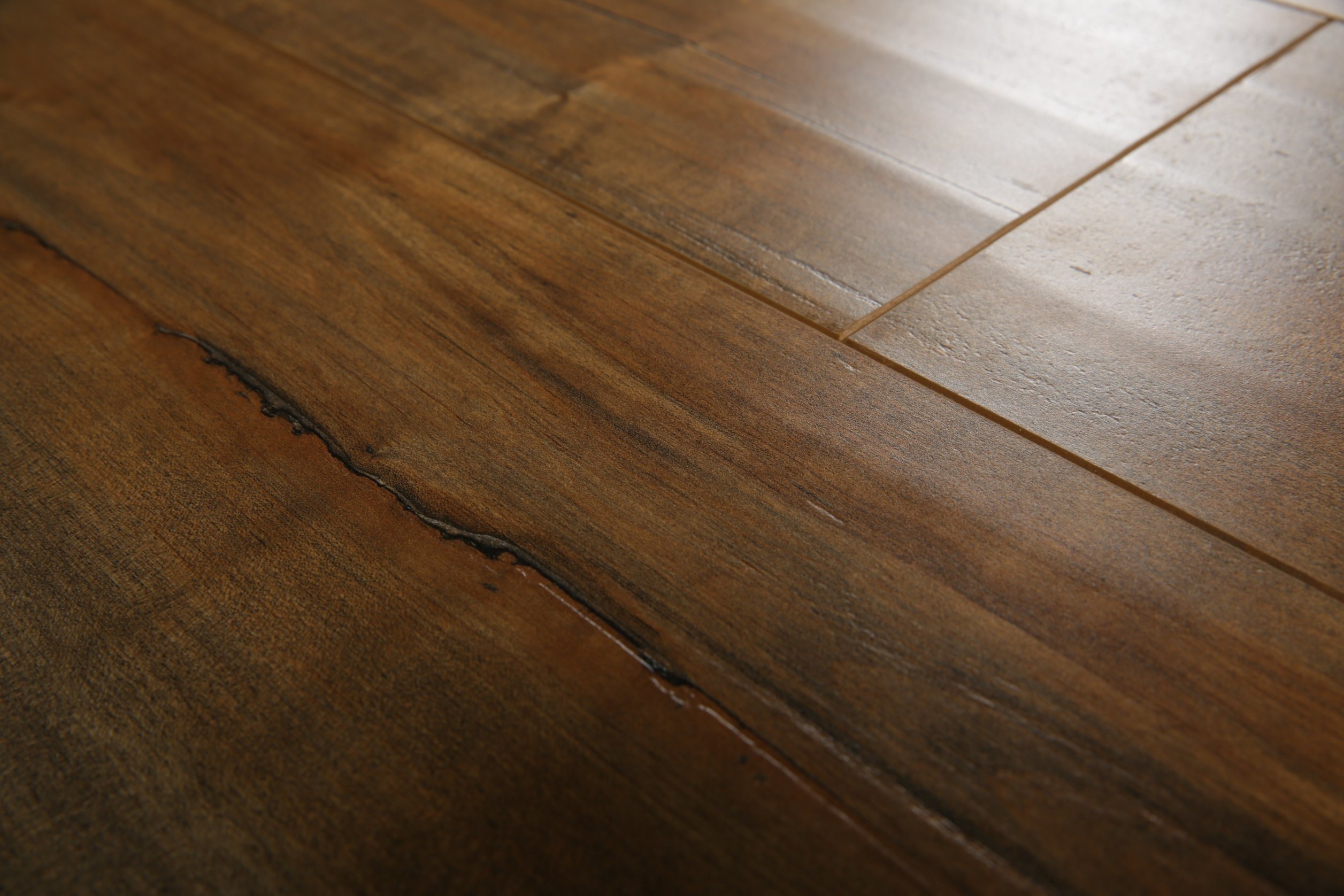 Handscraped V-Groove Laminate Floor