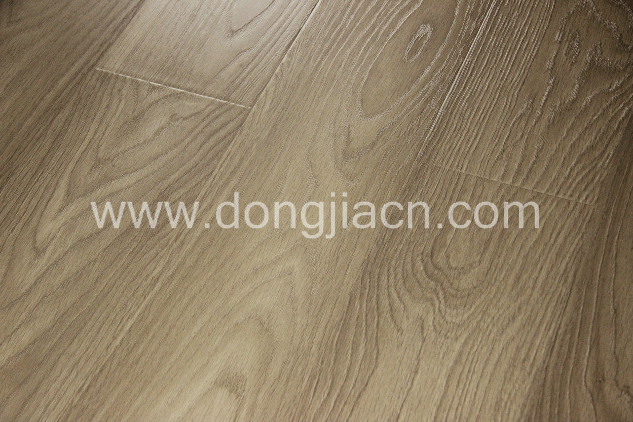 Synchronized Surface Strong Contrast Laminate Flooring with CE Certificate 1412102