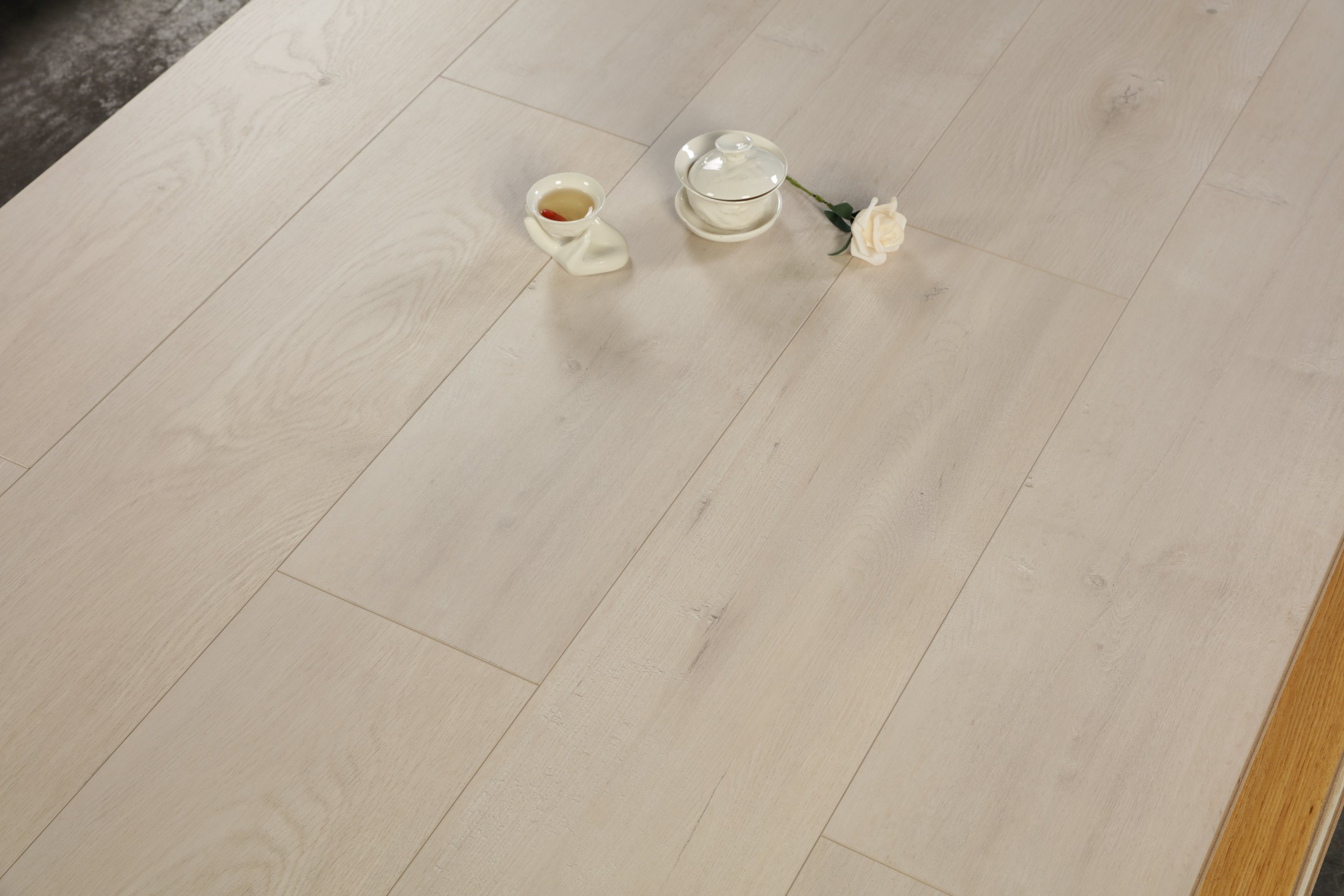 12mm Light Embossed V-Groove Laminated Floor