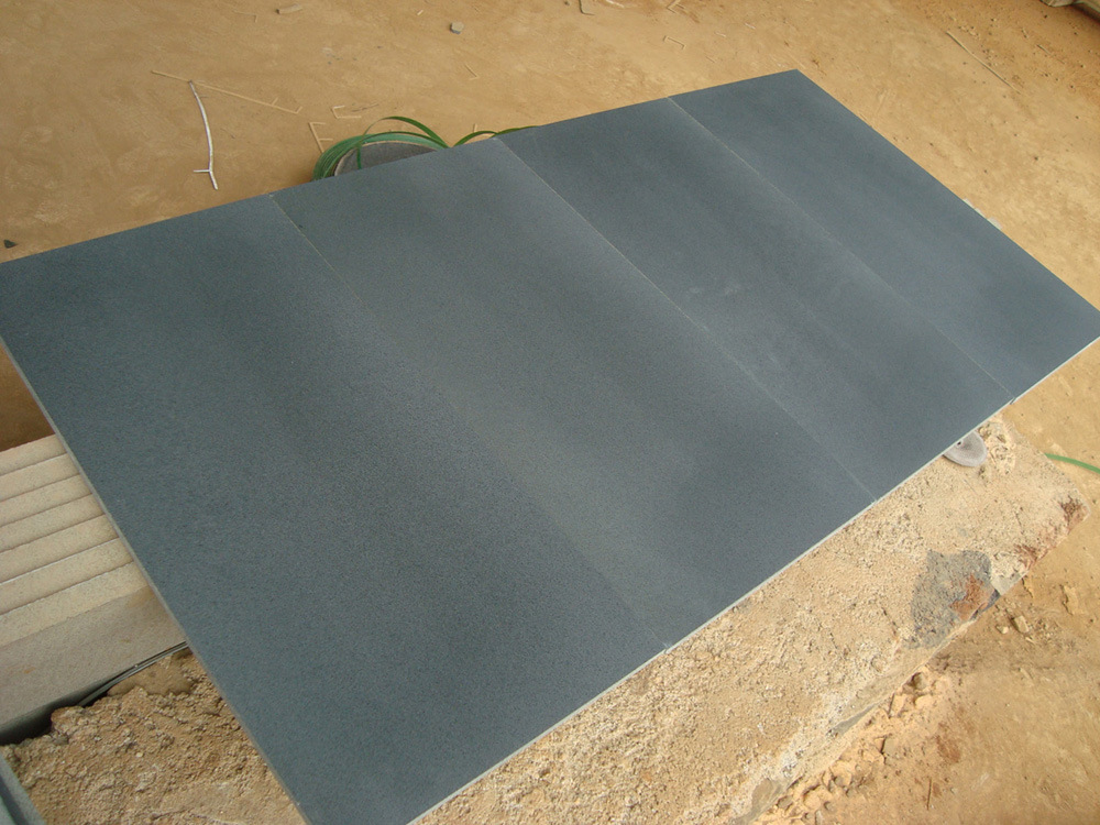 China Natural Stone Bluestone/Basalt/Volcano/Lava Stone Paving Tile