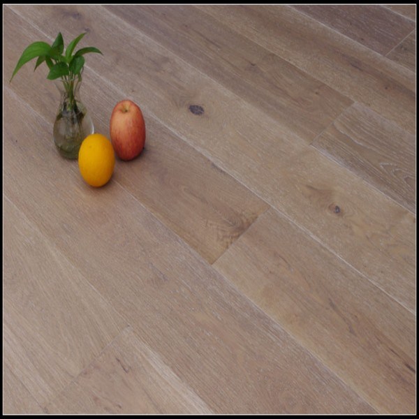 Smoked Brushed White Lacquer Engineered Oak Wood Flooring