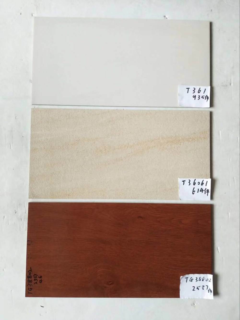 300X600 Cheap Porcelain Tile AAA Grade Promotion Ceramic Tile in Stock