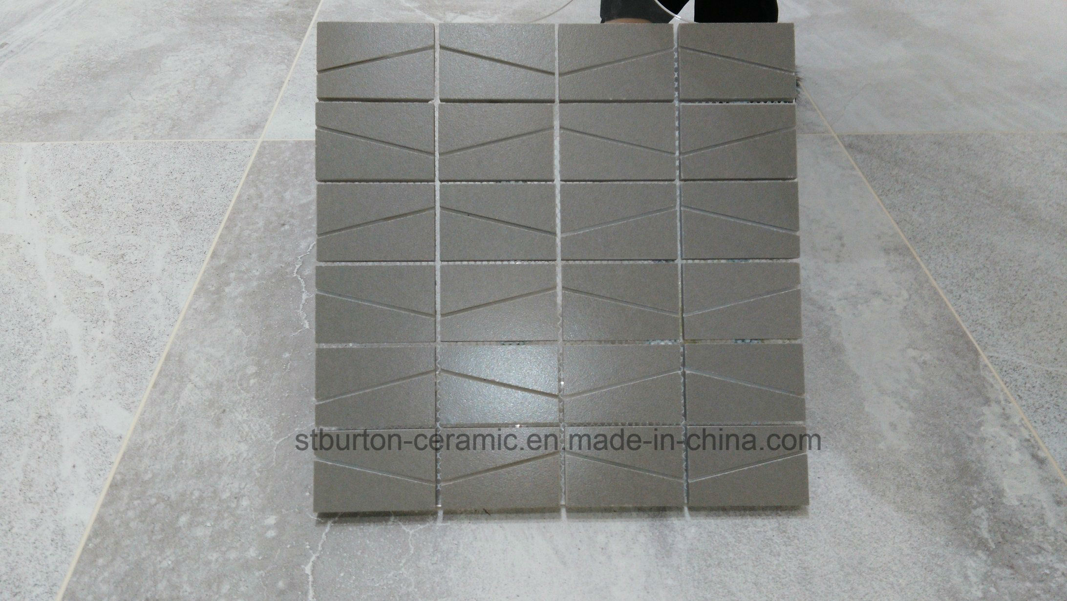 Building Material Matt Rustic Porcelain Floor Tile Grey Color Ceramic Flooring Tile 300X300mm